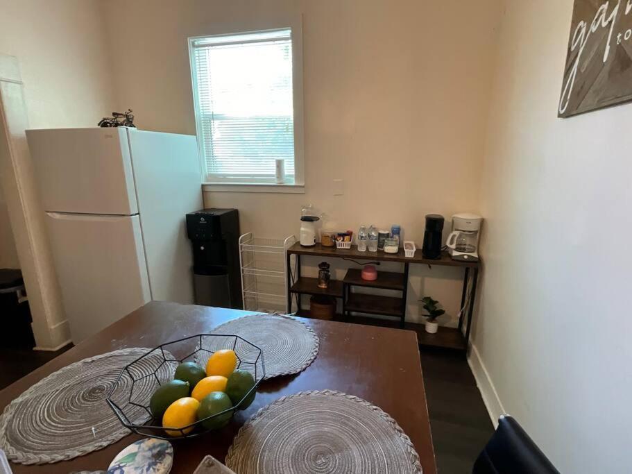 Beautiful Bishop Arts 2 Bedroom Apartment