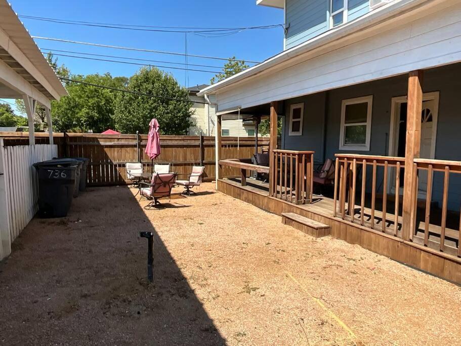 Beautiful Bishop Arts 2 Bedroom Apartment