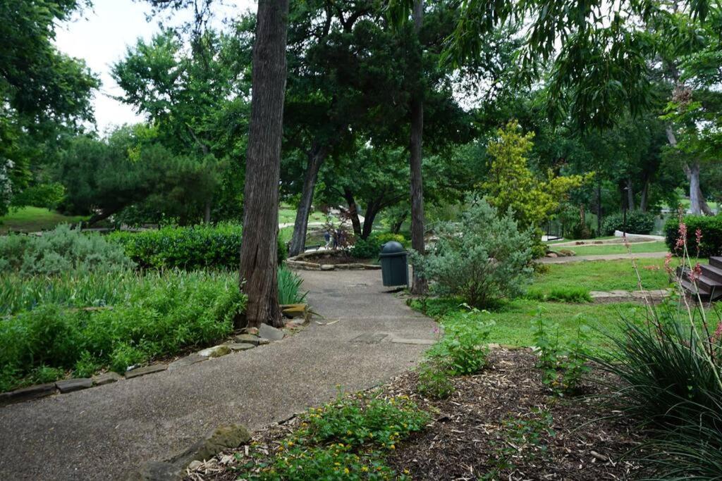 Beautiful Bishop Arts 2 Bedroom Apartment Dallas