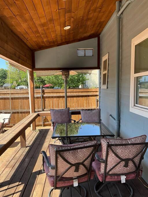 Beautiful Bishop Arts 2 Bedroom Apartment *