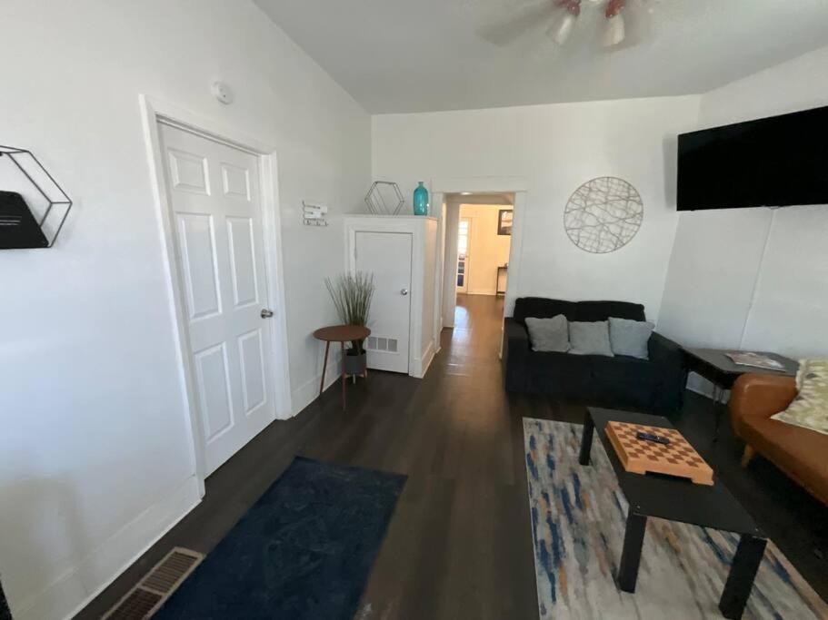Beautiful Bishop Arts 2 Bedroom Apartment
