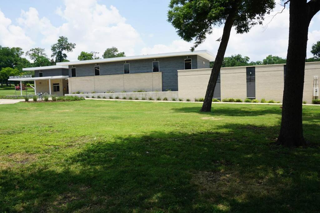 Beautiful Bishop Arts 2 Bedroom Dallas
